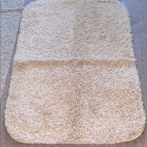 TAN BATH MAT LIKE NEW